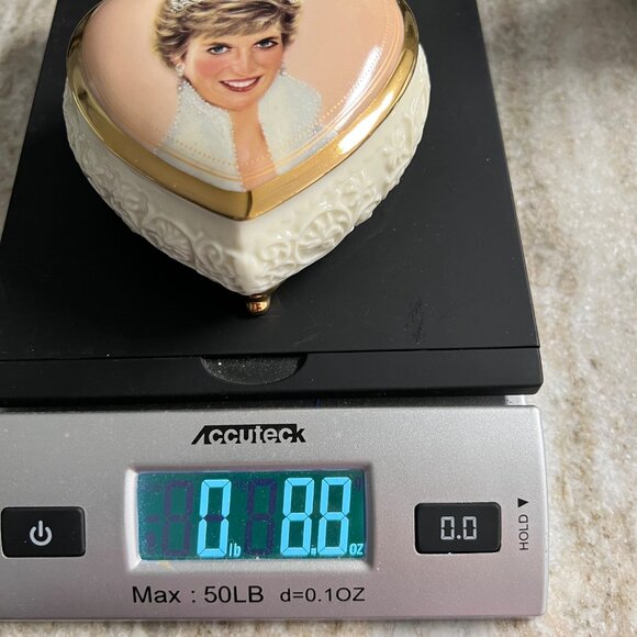 1998 Porcelain Trinket Music Box Queen of Hearts Princess Diana WORKS Gold Trim - Picture 9 of 9